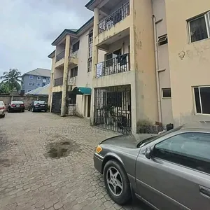 6bdrm Block of Flats in Iwofe Rd ,Off Ada for sale