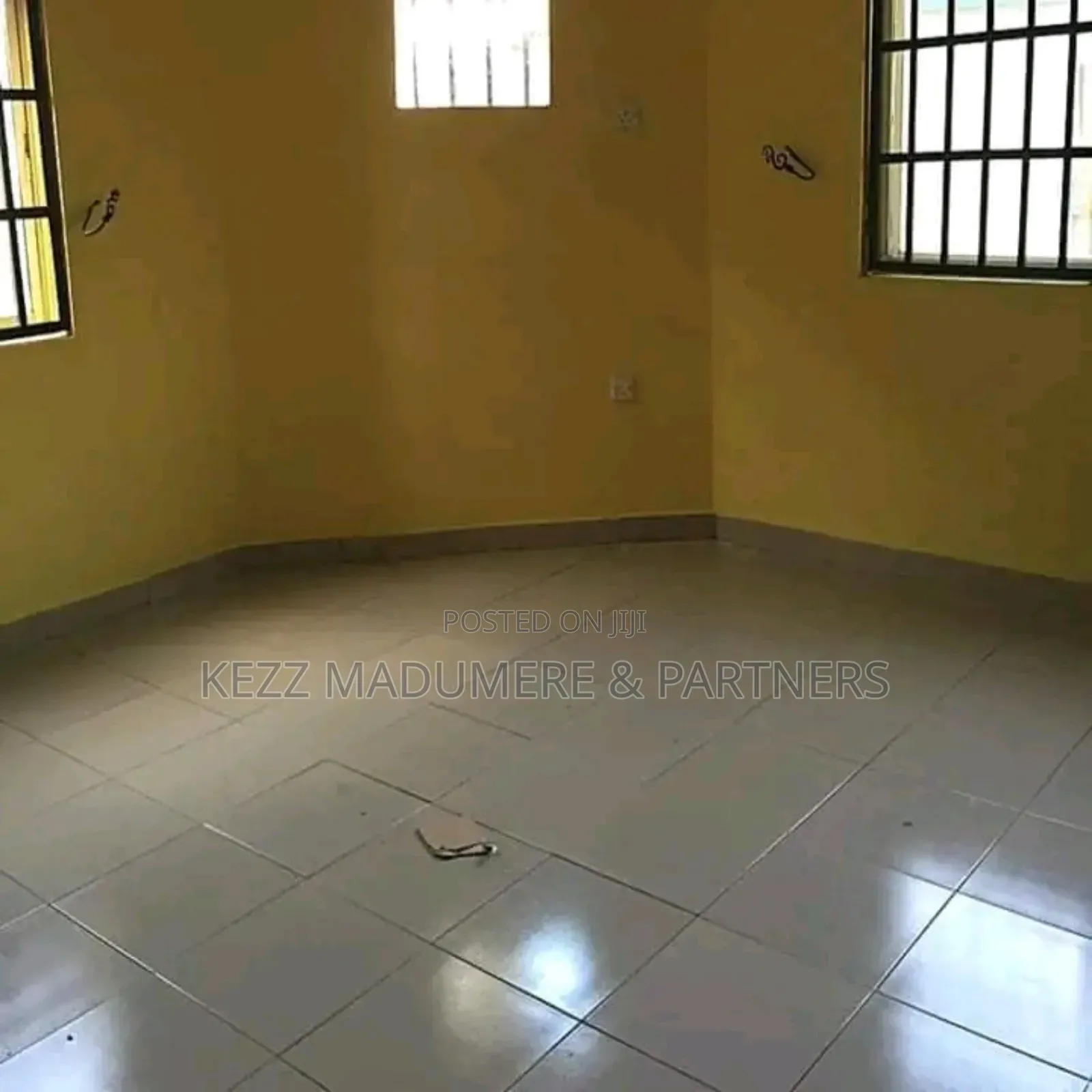 6bdrm Block of Flats in Iwofe Rd ,Off Ada for sale