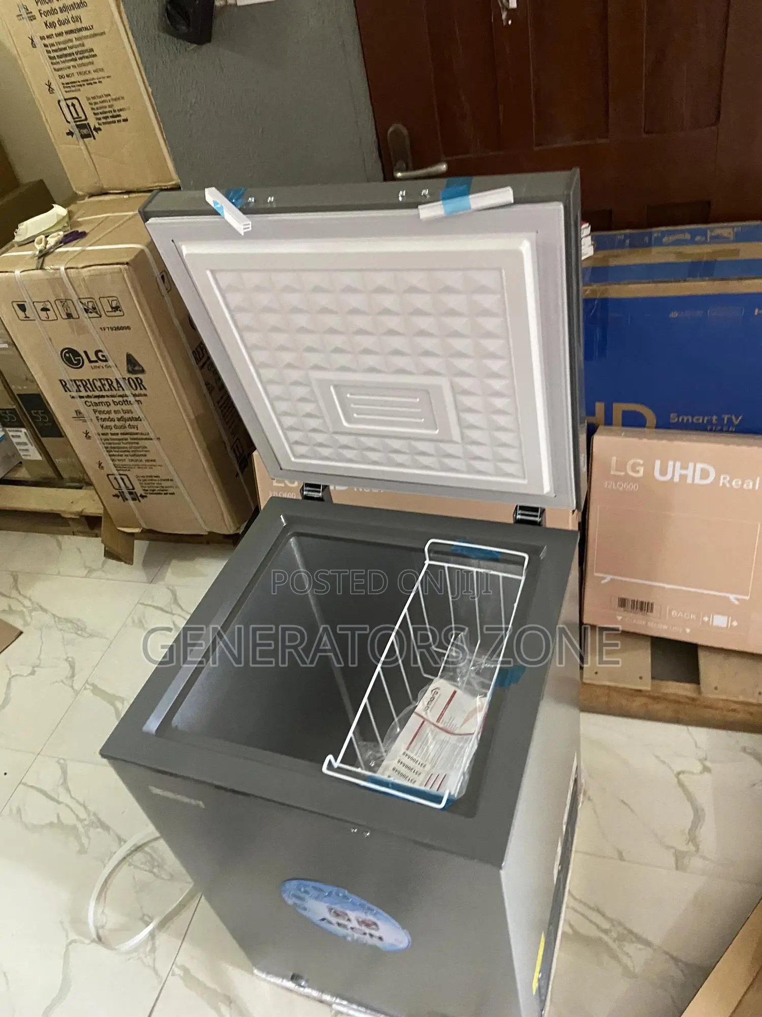 Lock Key Aeon 100L Chest Freezer