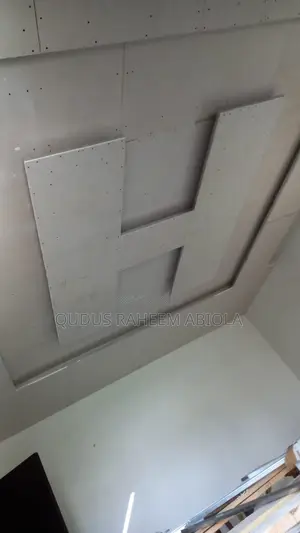Pop Plaster Board Ceiling With Screeding