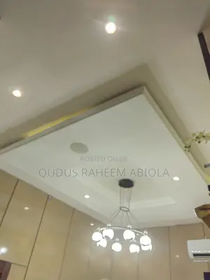 Pop Plaster Board Ceiling With Screeding