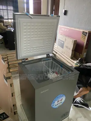 Strong Handles Aeon 100L Chest Freezer