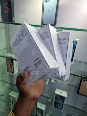 New Apple iPhone 11 64 GB Green
