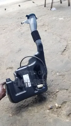 C300 2013 Wiper Water Can