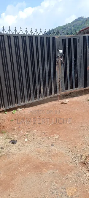 8bdrm House in Dutse-Alhaji for sale
