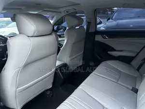 Honda Accord Sport 2.0T 2018 White