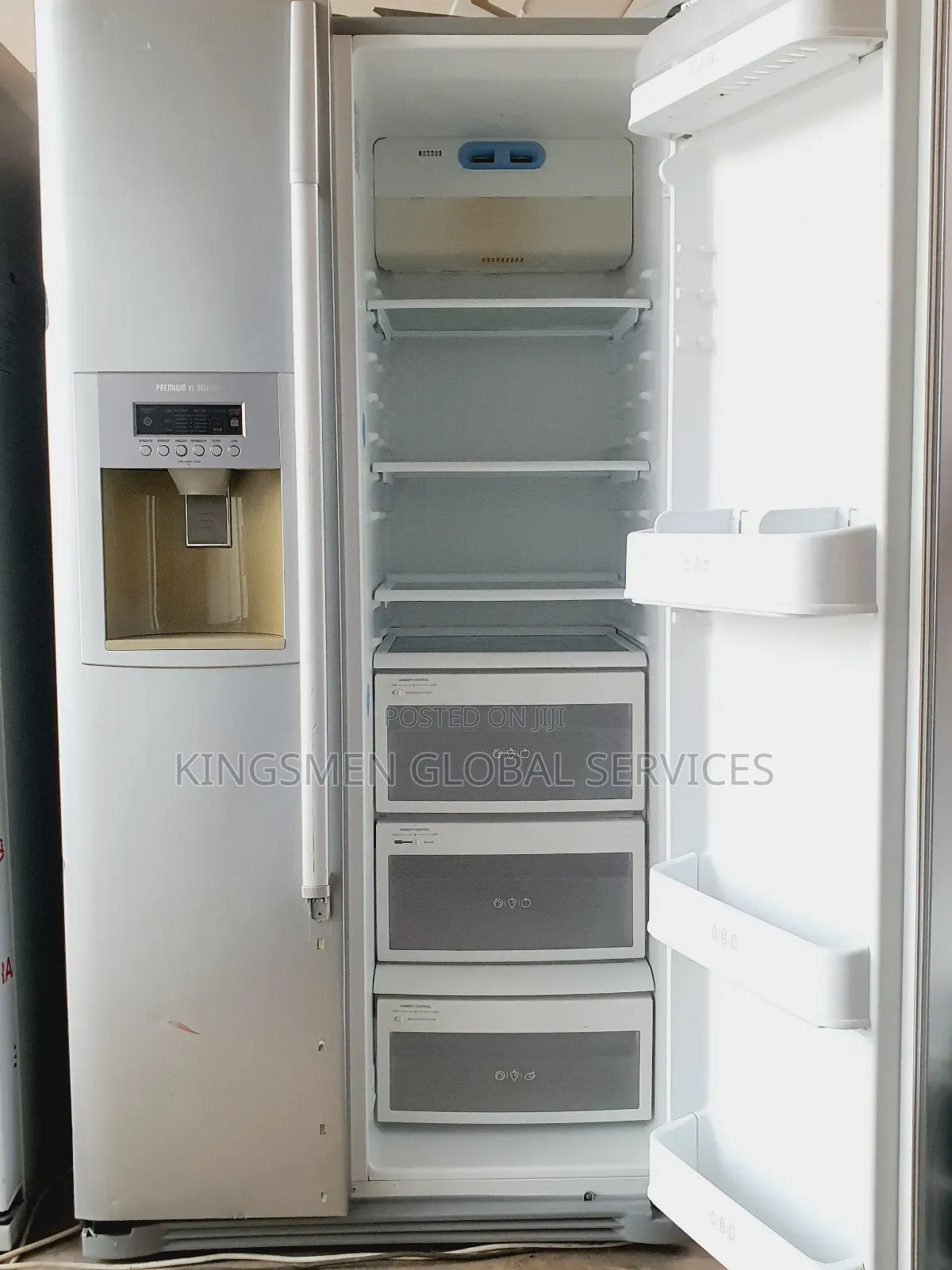 Lg Side by Side Refrigerator With Dispenser and Ice Maker