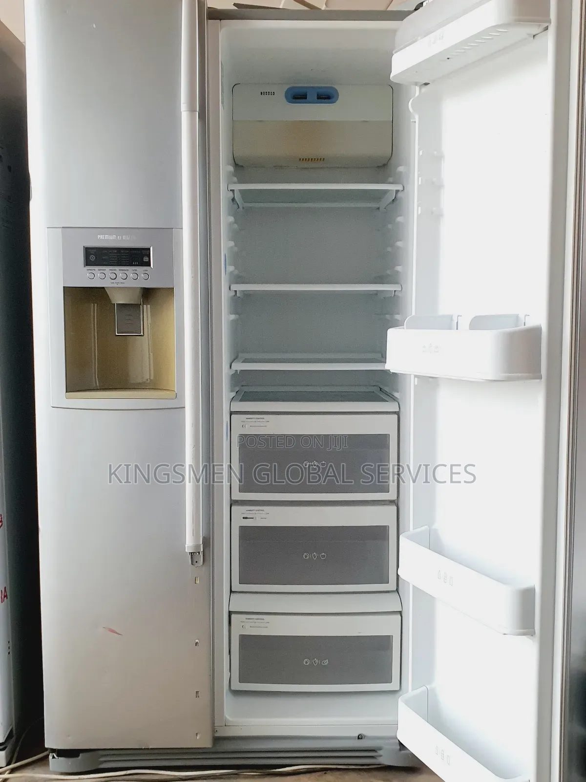 Lg Side by Side Refrigerator With Dispenser and Ice Maker