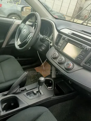 Toyota RAV4 LE FWD (2.5L 4cyl 6A) 2017 Silver