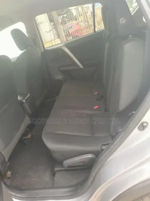 Toyota RAV4 LE FWD (2.5L 4cyl 6A) 2017 Silver