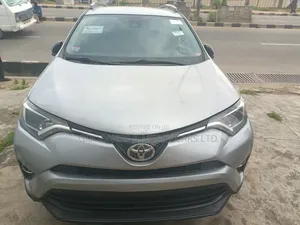 Toyota RAV4 LE FWD (2.5L 4cyl 6A) 2017 Silver