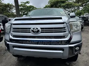 Toyota Tundra Platinum 5.7L V8 4x4 CrewMax 5.6 ft. box 145.7 in. WB
