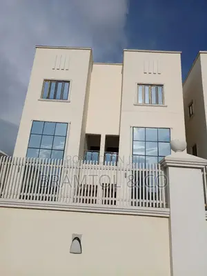 5bdrm Townhouse / Terrace in Wuye for rent