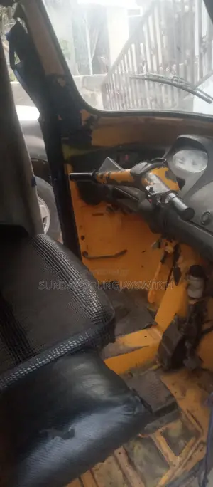 Piaggio 2023 Yellow