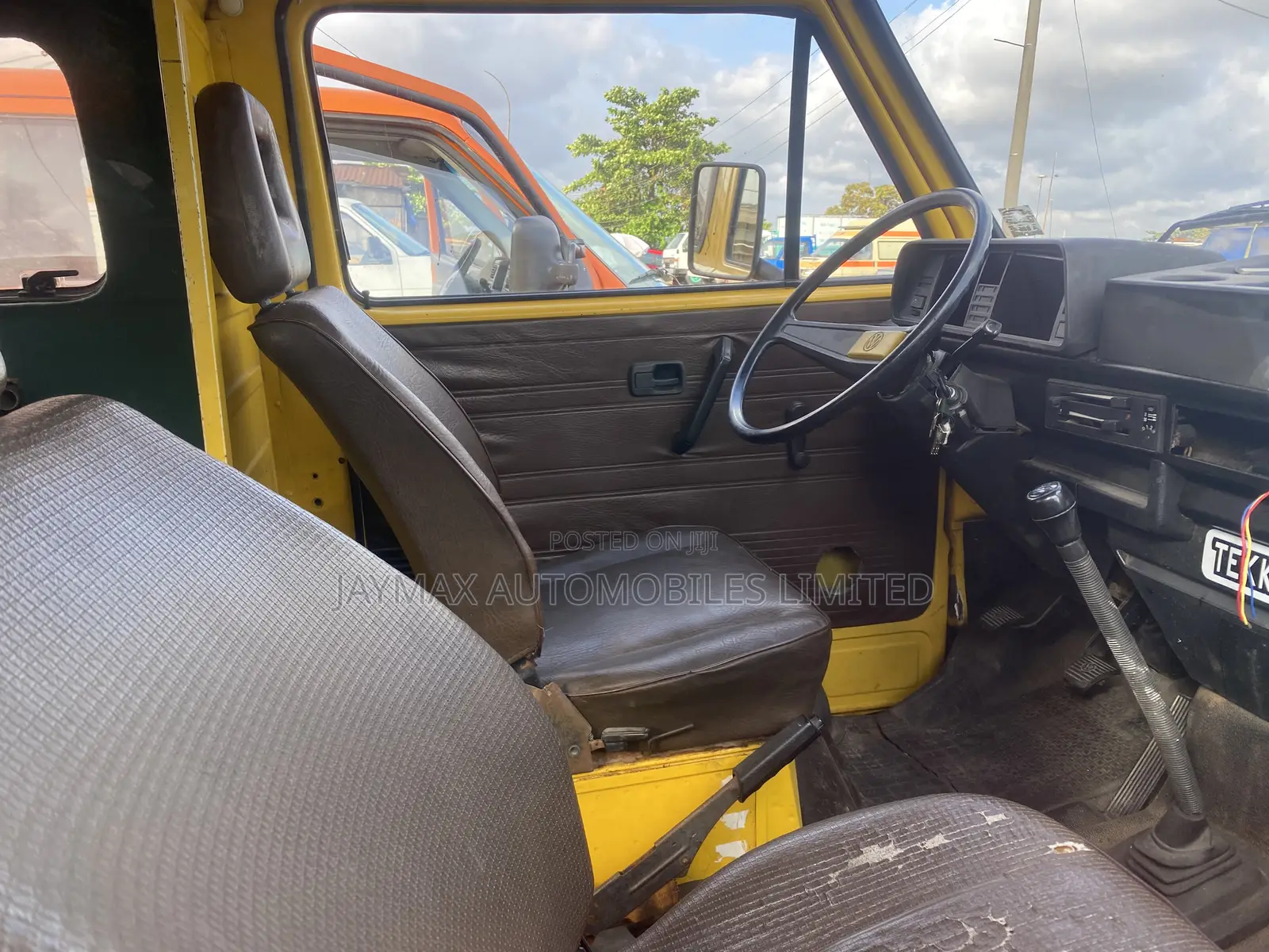 Volkswagen Transporter 2000 Yellow