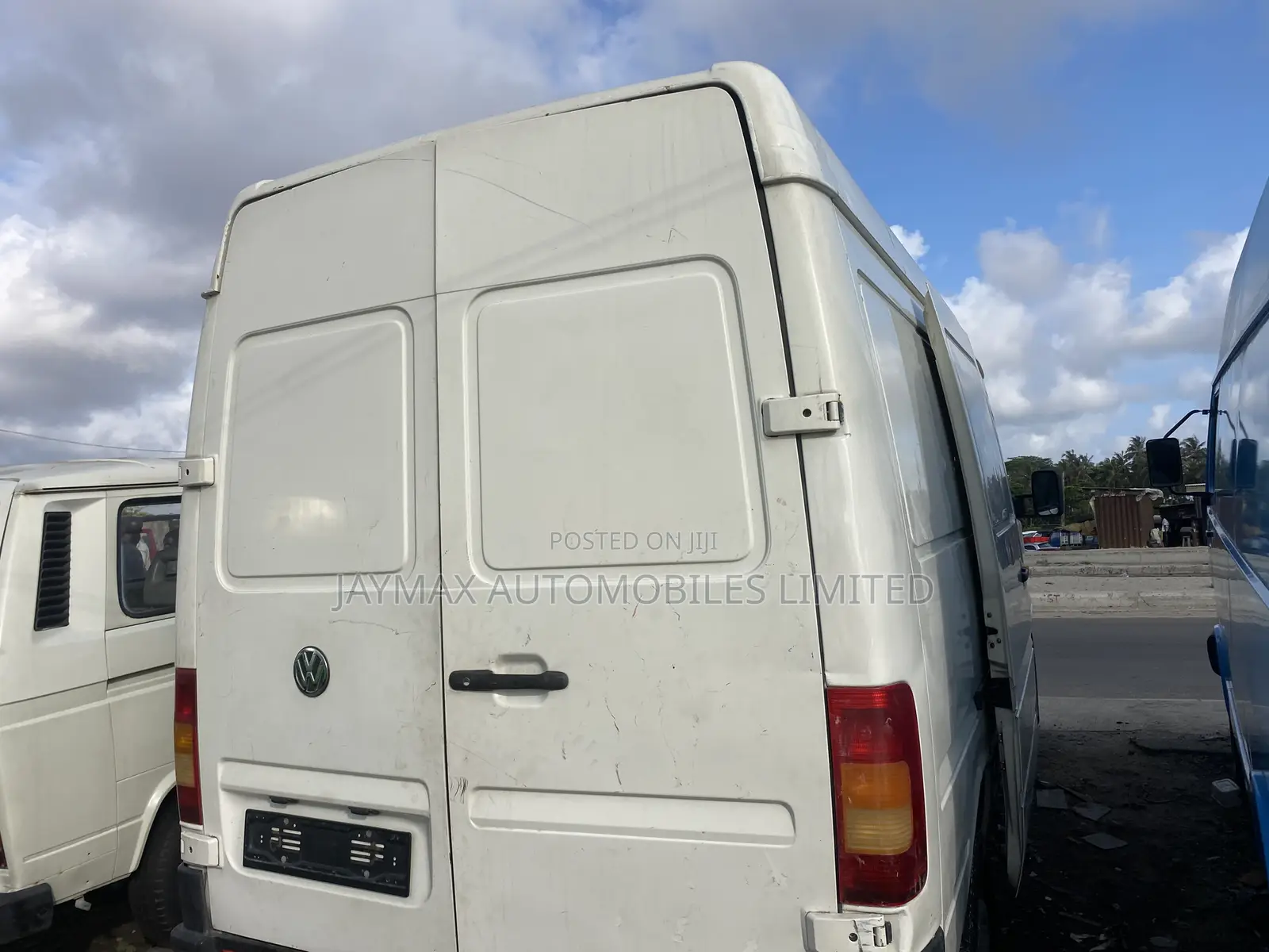 Volkswagen LT 2000 White