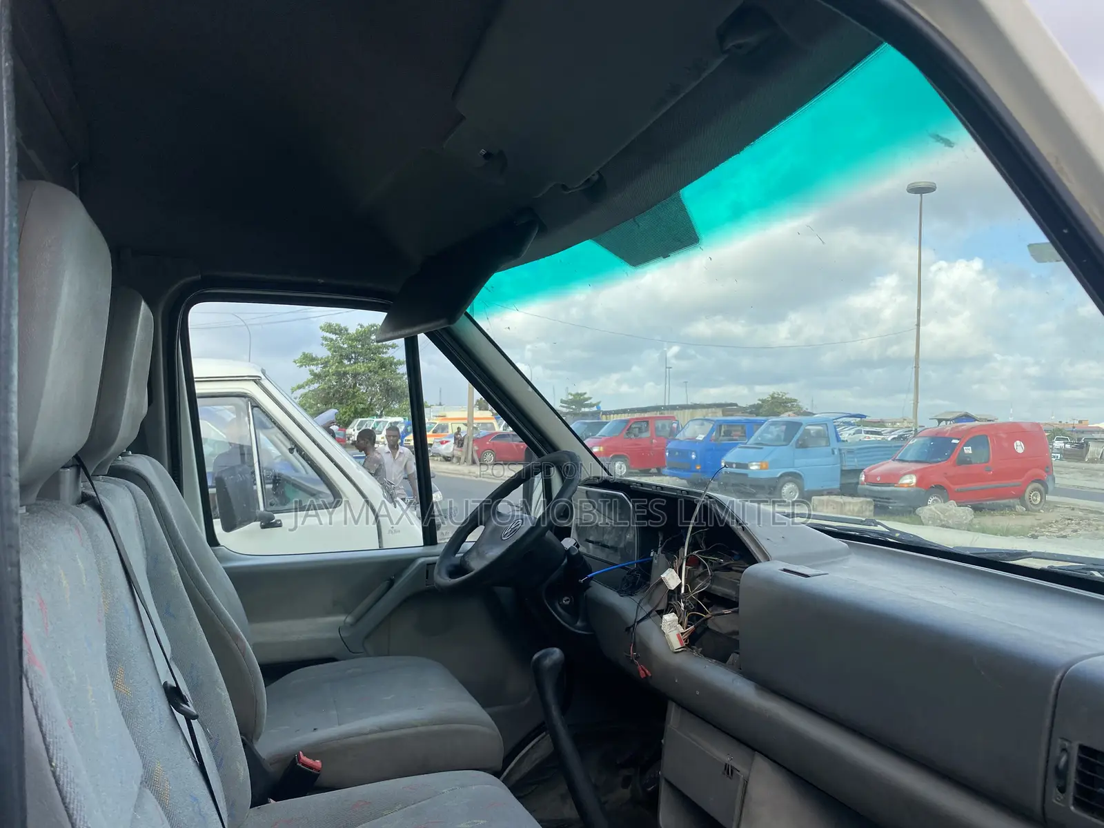 Volkswagen LT 2000 White