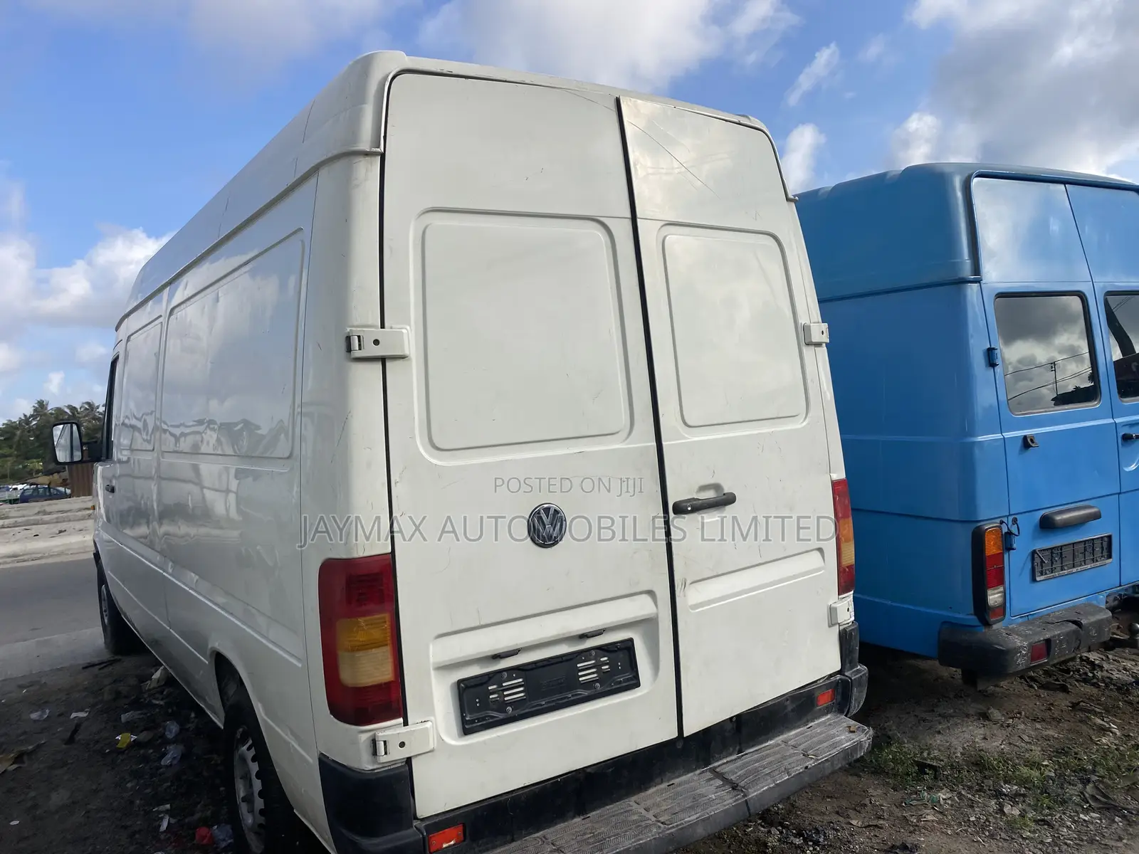 Volkswagen LT 2000 White