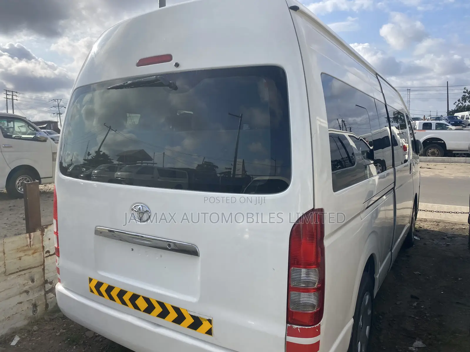 Toyota HiAce 2016 White