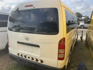Toyota HiAce 2010 White
