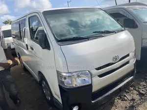 Toyota HiAce 2011 White