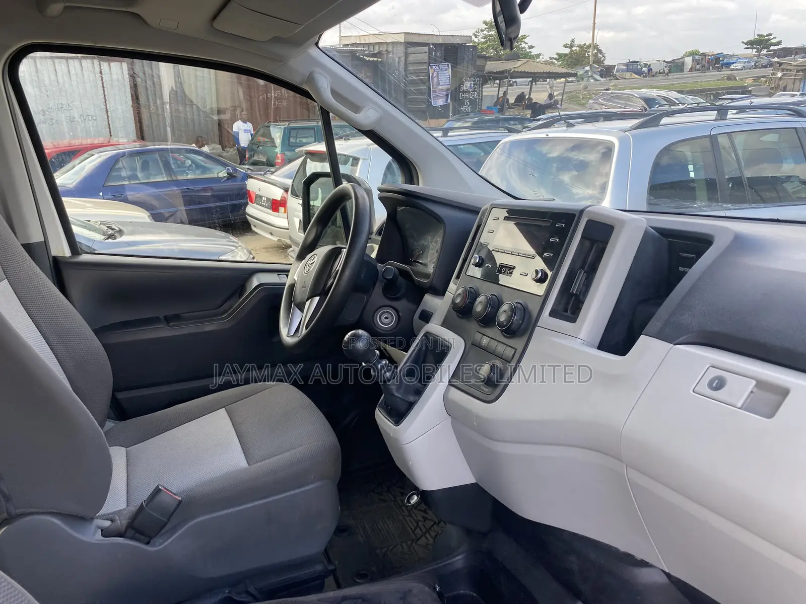 Toyota HiAce 2021 White