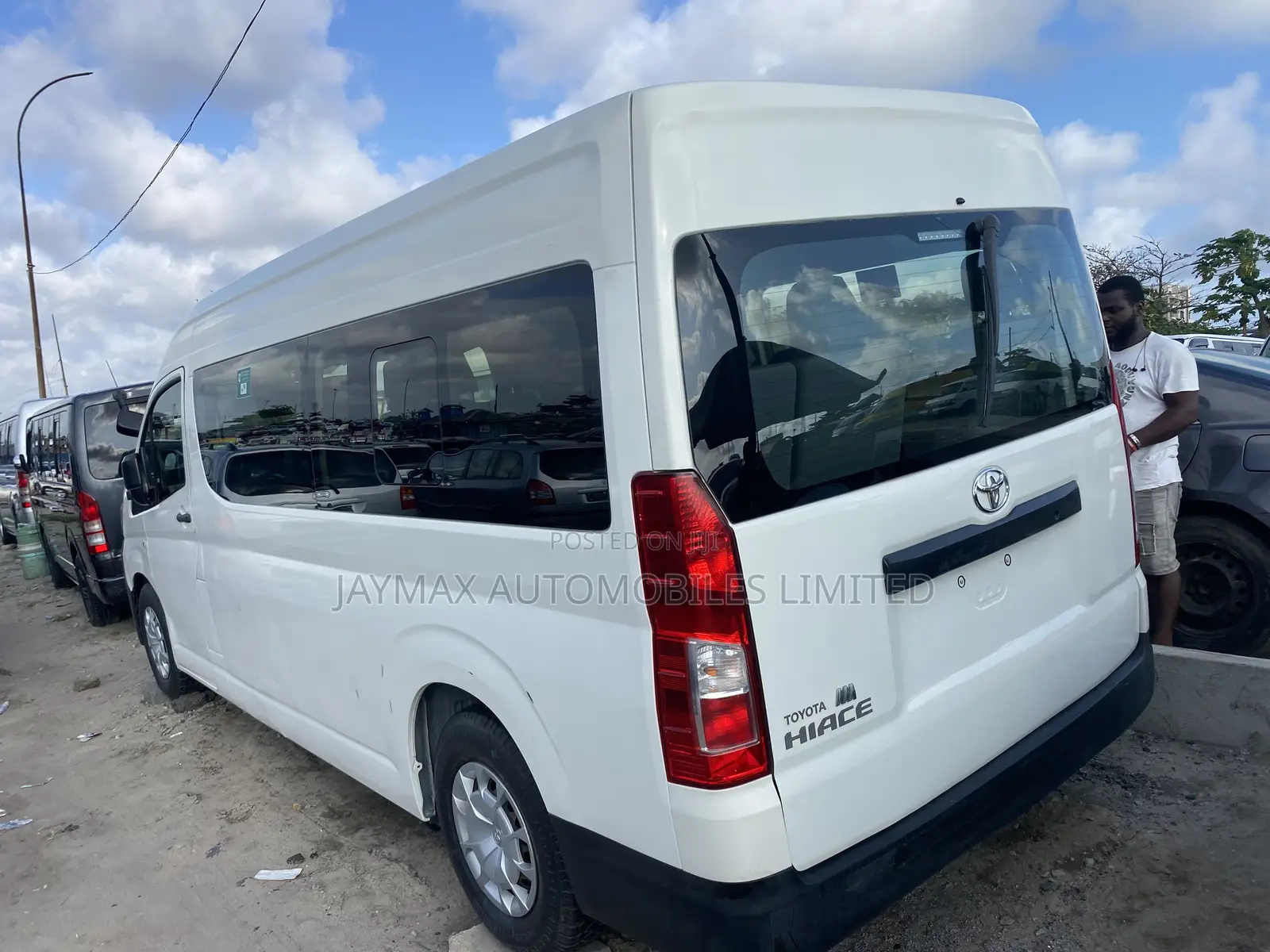Toyota HiAce 2021 White