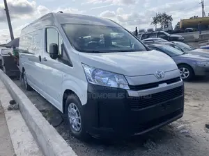 Toyota HiAce 2021 White