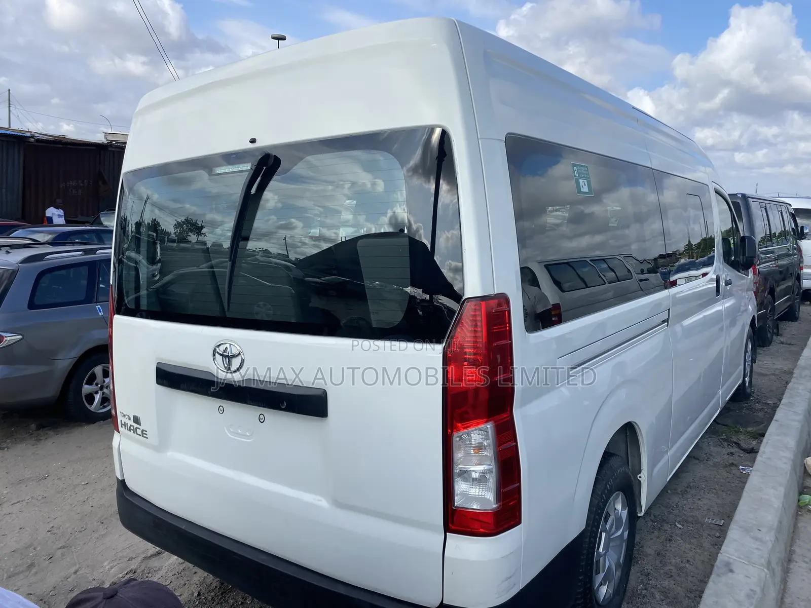 Toyota HiAce 2021 White