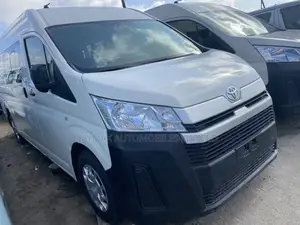 Toyota HiAce 2021 White
