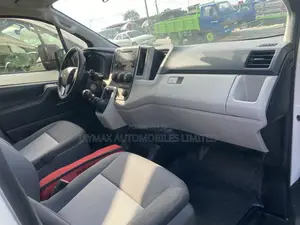 Toyota HiAce 2021 White