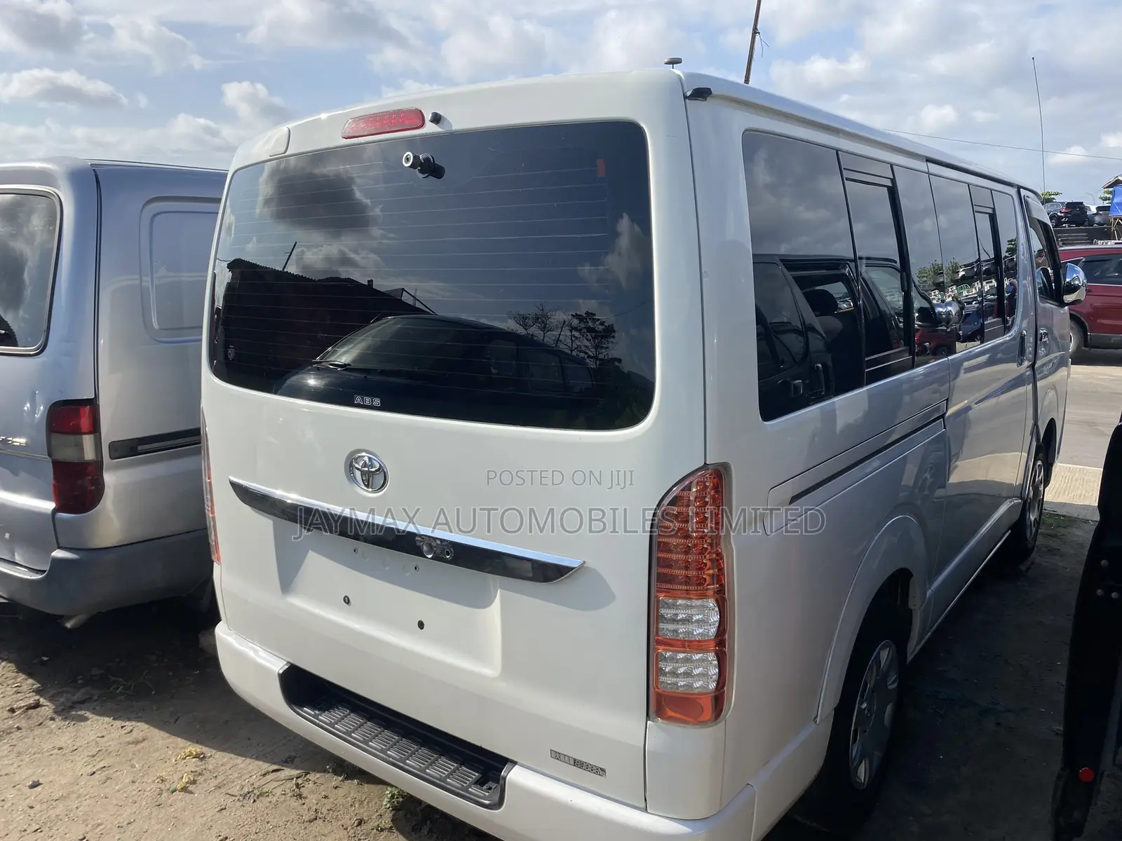 Toyota HiAce 2012 White