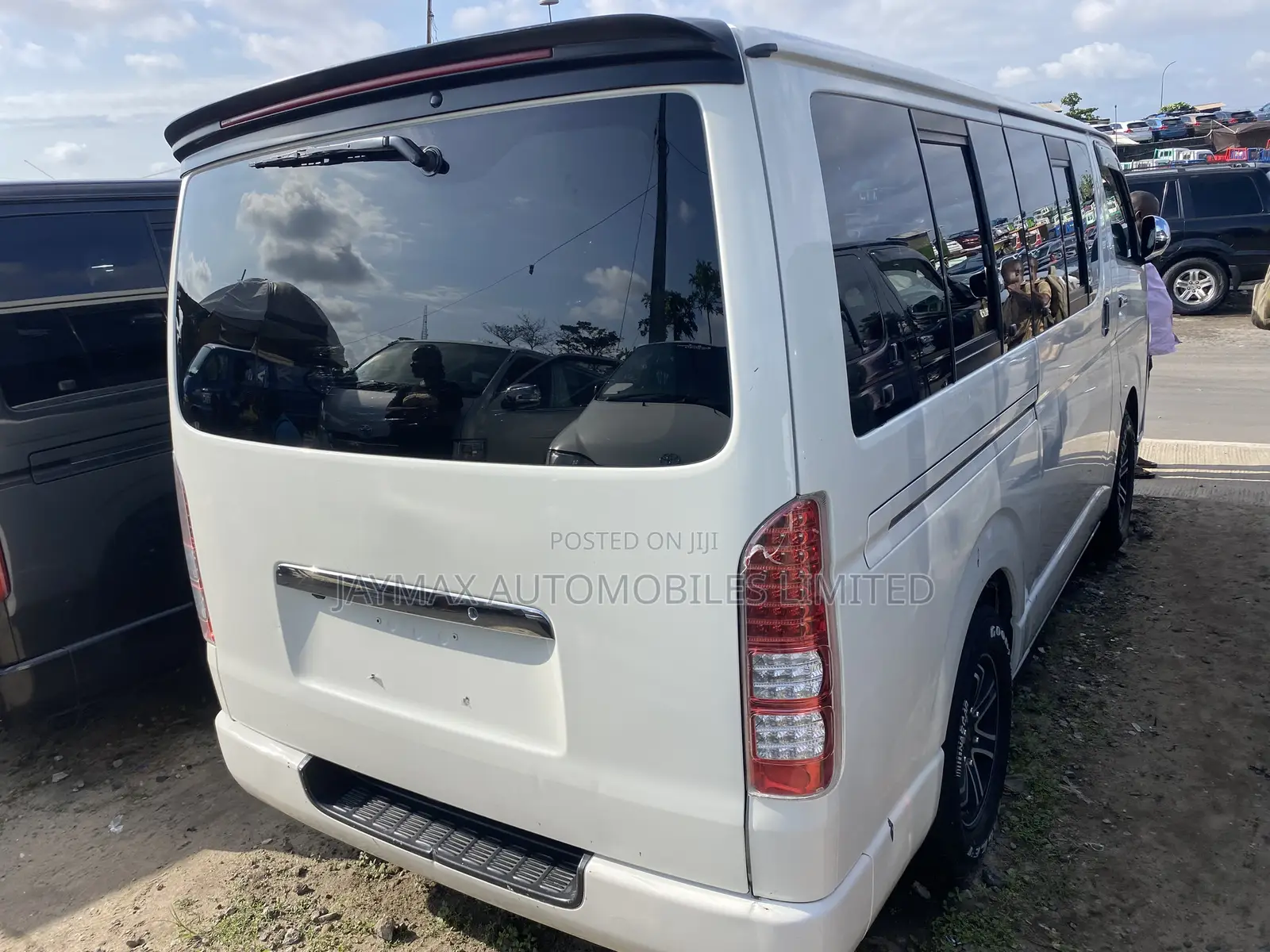 Toyota HiAce 2012 White
