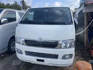 Toyota HiAce 2010 White