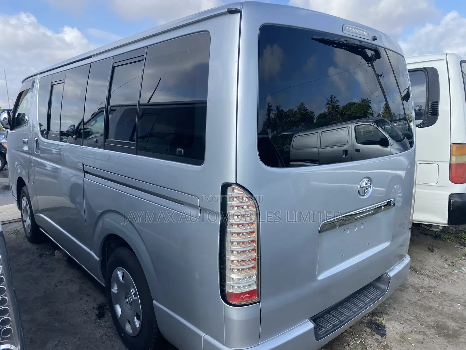 Toyota HiAce 2010 Silver
