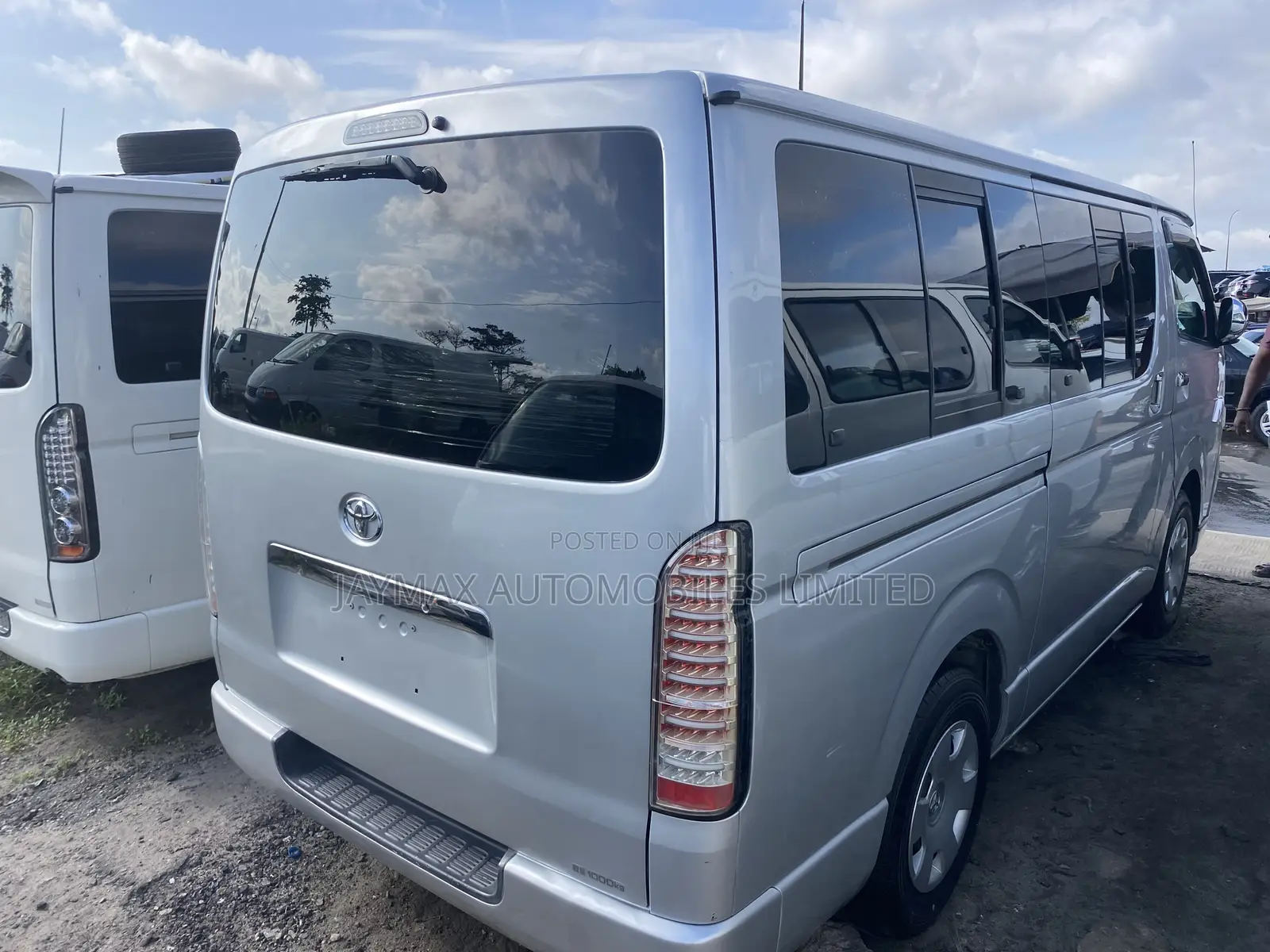Toyota HiAce 2010 Silver