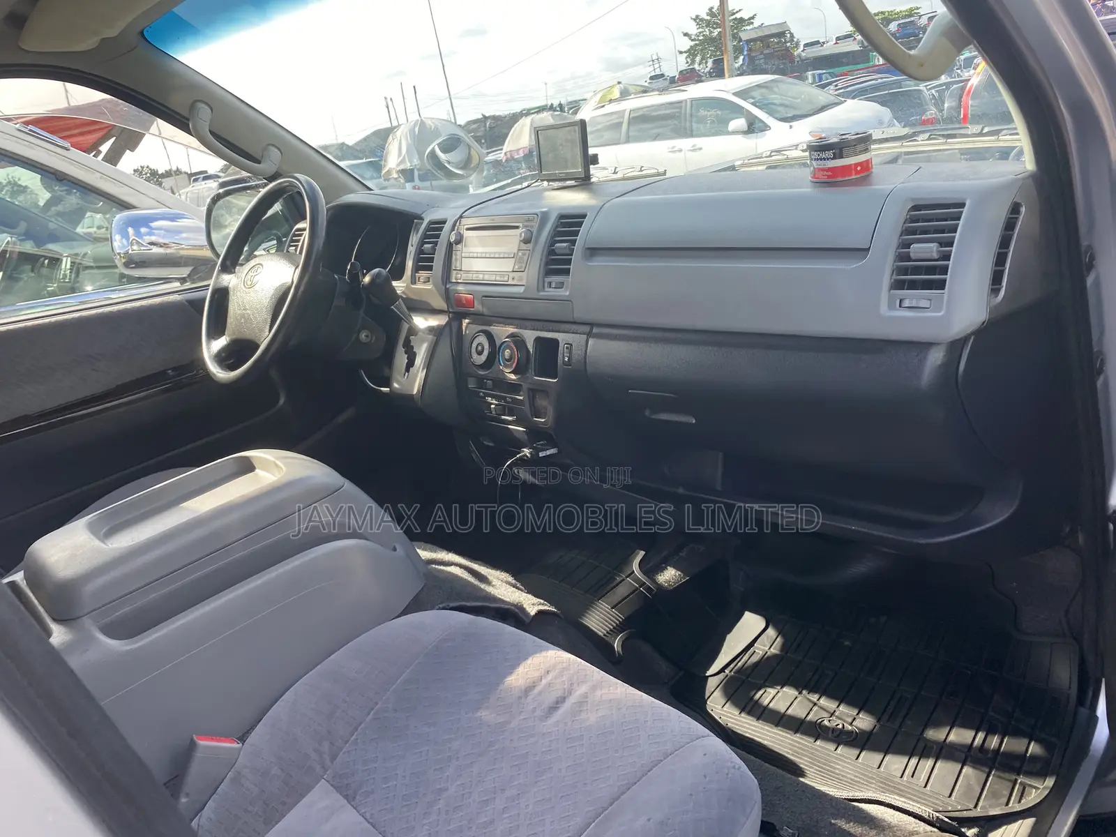 Toyota HiAce 2010 Silver