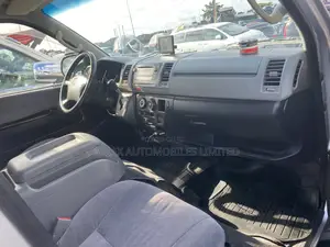 Toyota HiAce 2010 Silver