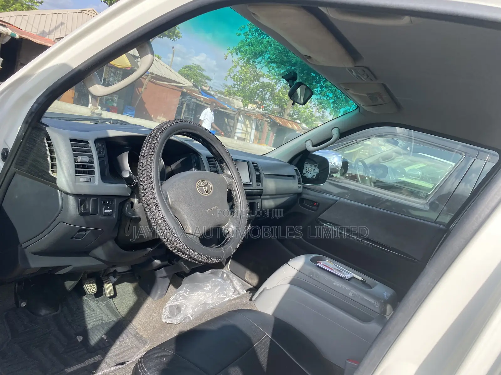 Toyota HiAce 2010 White