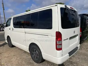 Toyota HiAce 2010 White