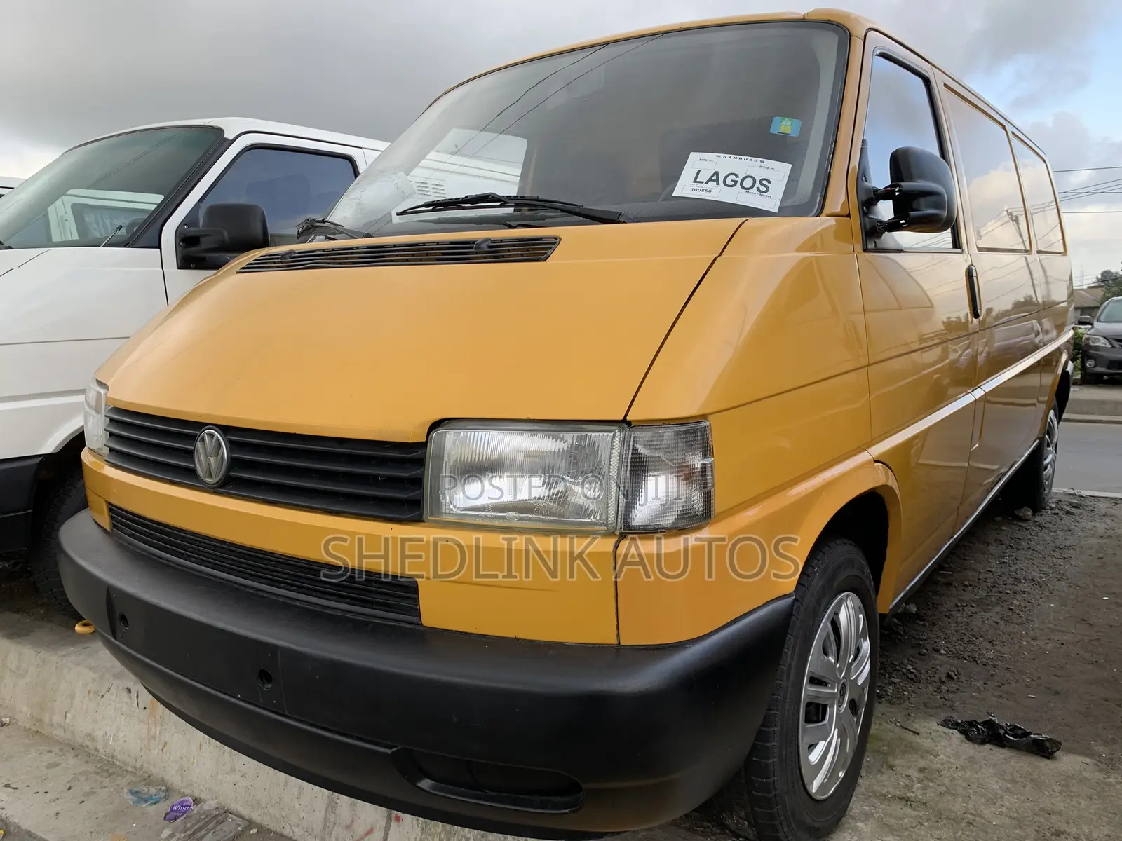 Volkswagen Transporter 2000 Yellow