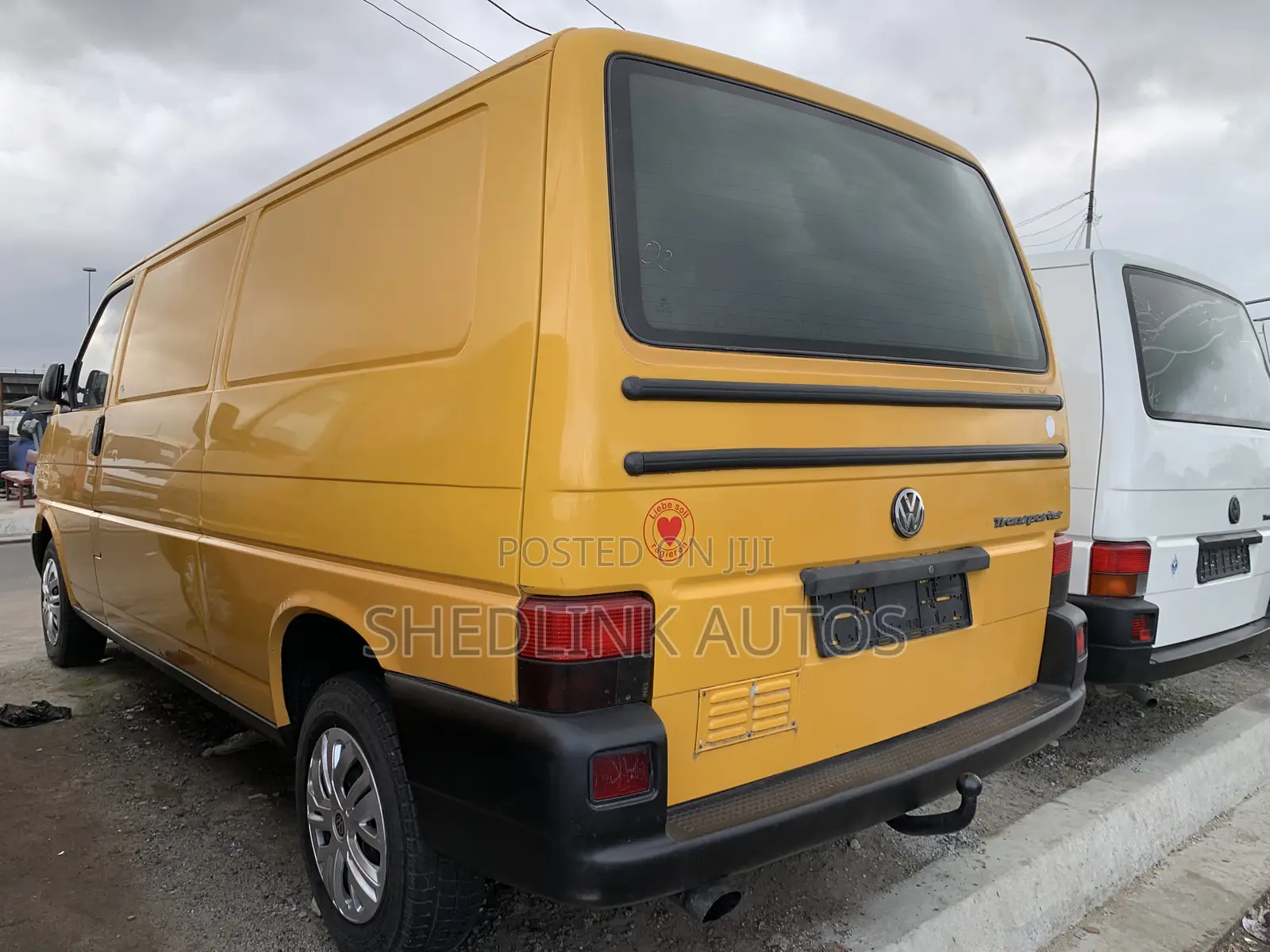 Volkswagen Transporter 2000 Yellow