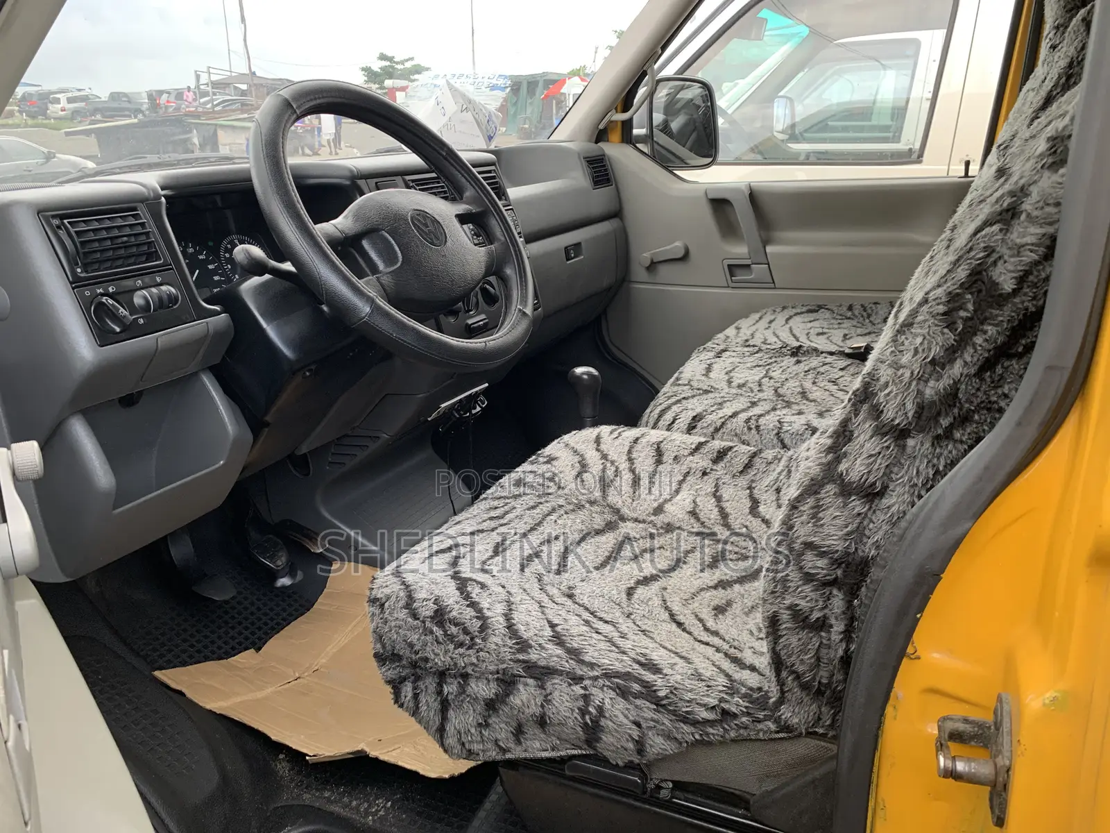 Volkswagen Transporter 2000 Yellow