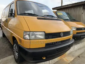 Volkswagen Transporter 2000 Yellow