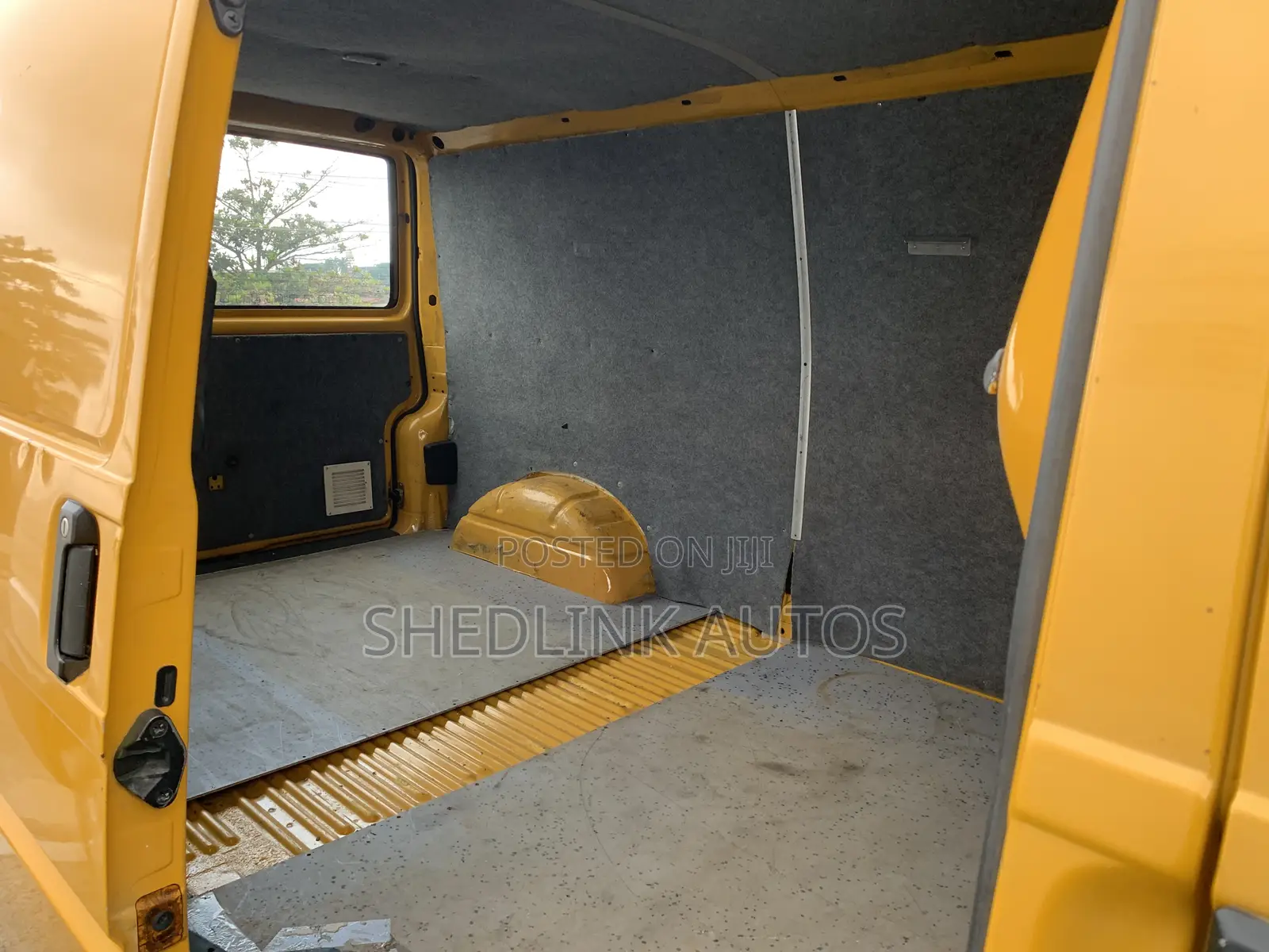 Volkswagen Transporter 2000 Yellow