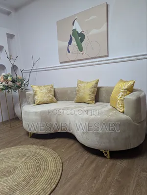 Photo - 3 Seater Comfy Couch