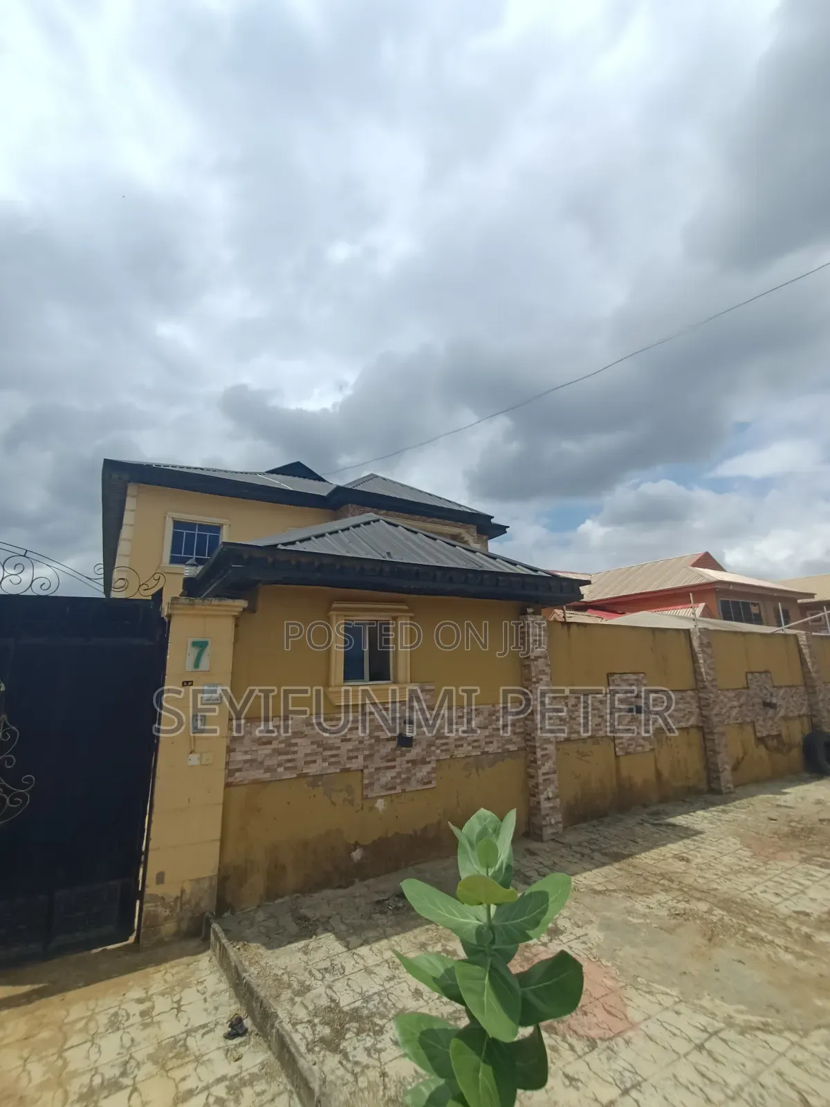 Furnished 6bdrm Mansion in Unilag Estate Magodo for sale