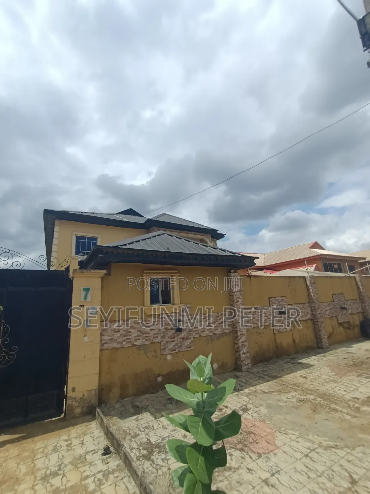 Furnished 6bdrm Mansion in Unilag Estate Magodo for sale