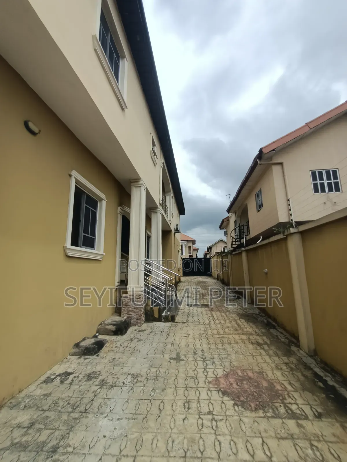 Furnished 6bdrm Mansion in Unilag Estate Magodo for sale