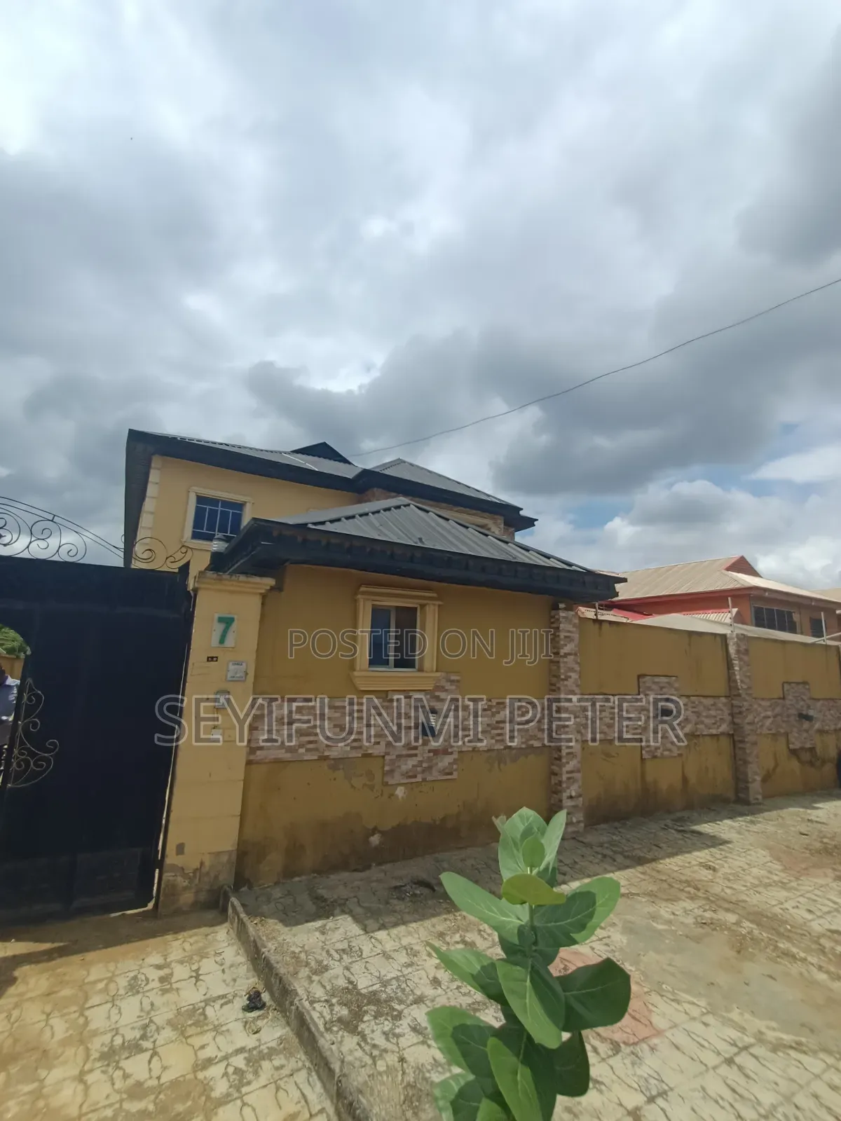 Furnished 6bdrm Mansion in Unilag Estate Magodo for sale